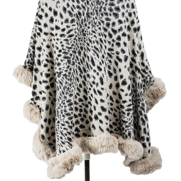 SAACHI Faux Fur Cheetah Patterned Cape Kimono - Picture 5 of 6
